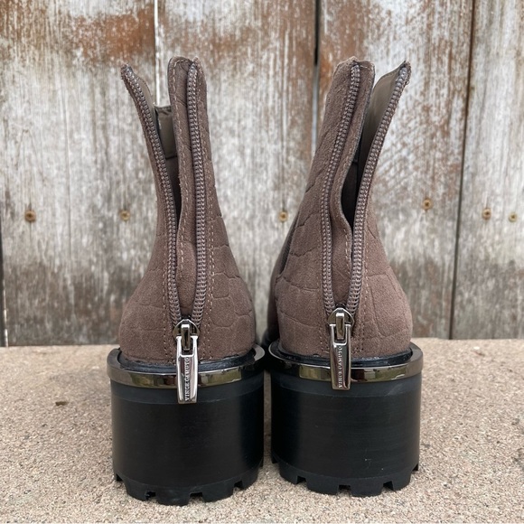 VINCE CAMUTO Women’s Tan Black Chelsea Ankle Boots Chunky Heel Zip Up Size 7.5 - Picture 5 of 14